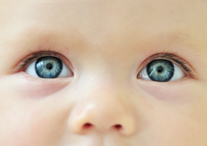 bebeklerin göz rengi