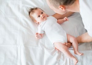 4 aylık bebek uyku gerilemesi